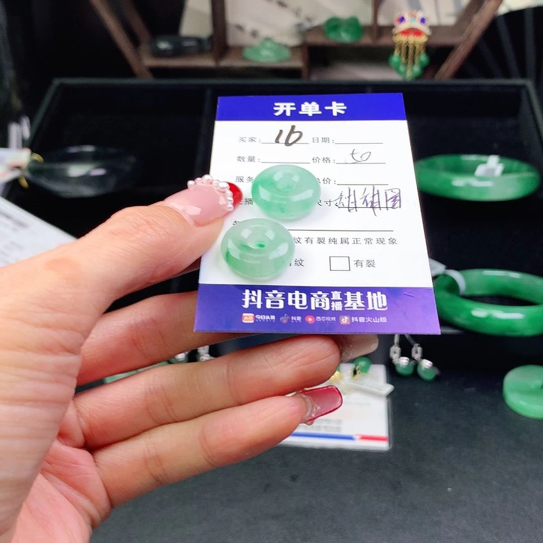 石英质玉耳饰未镶嵌芷*