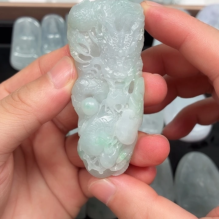 未镶嵌定制翡翠龙牌