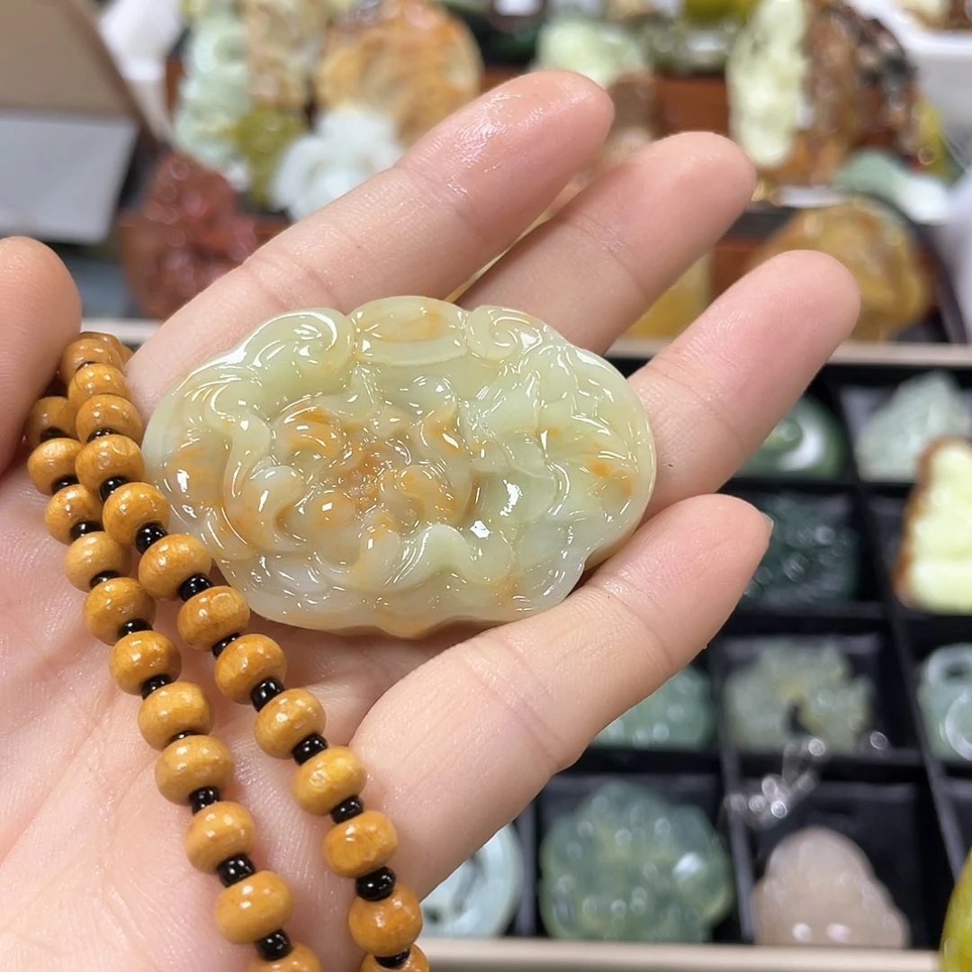 蛇纹石玉颈饰未镶嵌