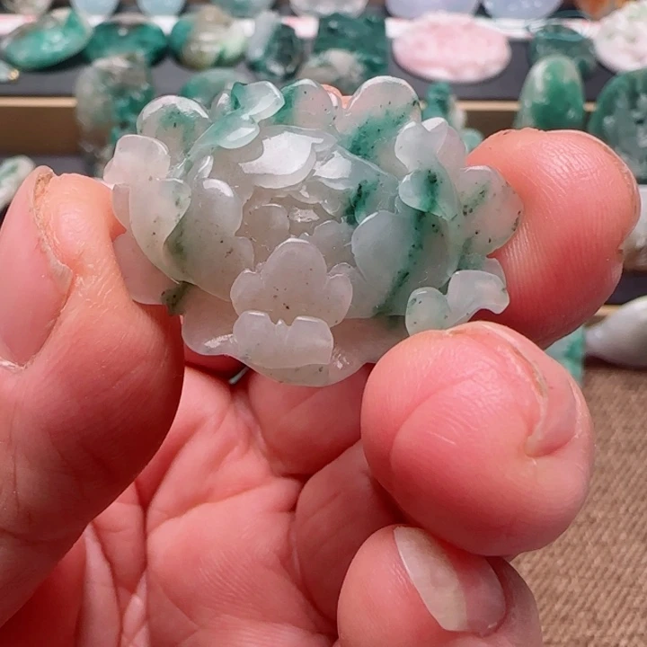 独山玉未镶嵌颈饰