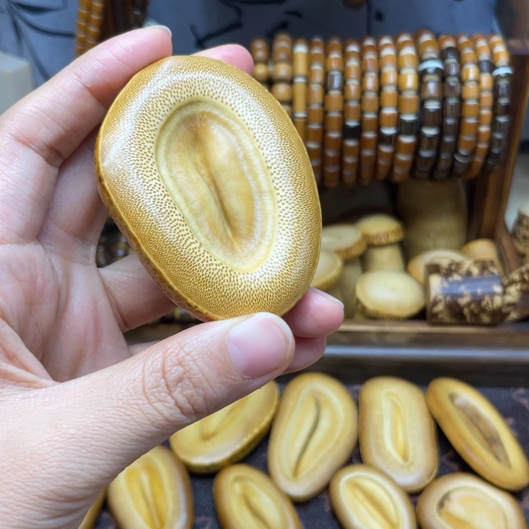 骄***_竹竹格手把件一粒