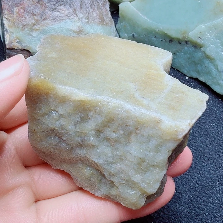 未镶嵌和田玉（糖玉）珠宝半成品