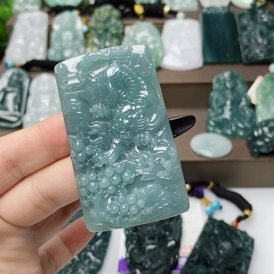 翡翠未镶嵌颈饰