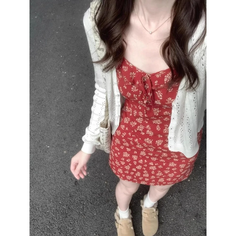法式复古红色碎花吊带连衣裙女夏季2025新款小个子收腰显瘦短裙子