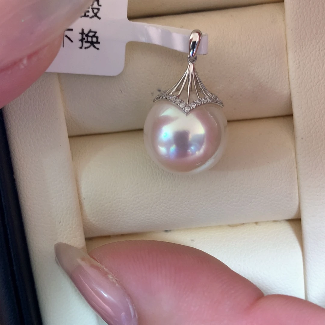 颈饰18K金镶嵌海水珍珠