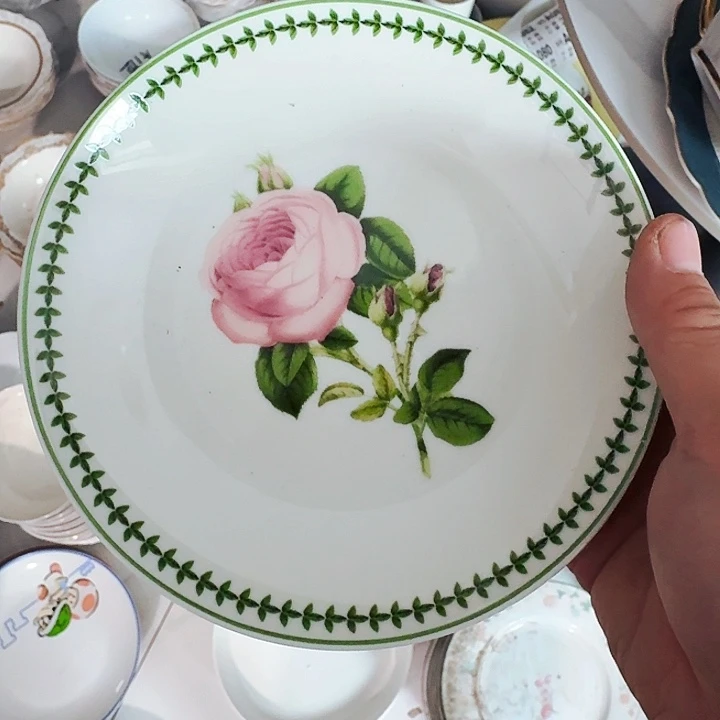 木***雪骨瓷杯碟一个5米，慎拍