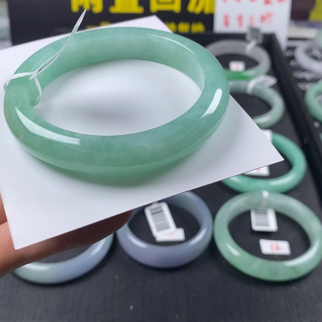 未镶嵌手镯款定制翡翠