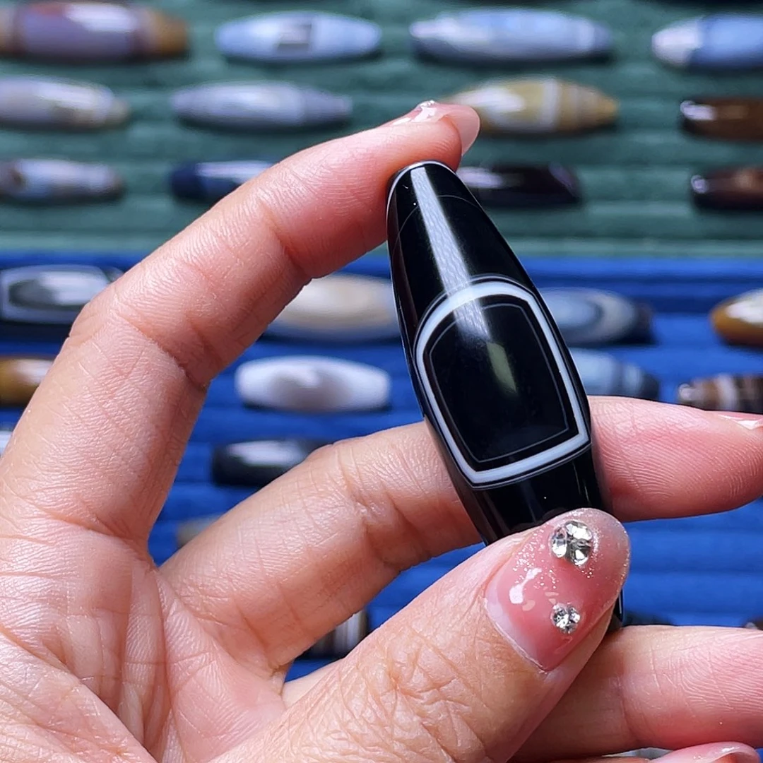 平***。玛瑙/玉髓未镶嵌颈饰