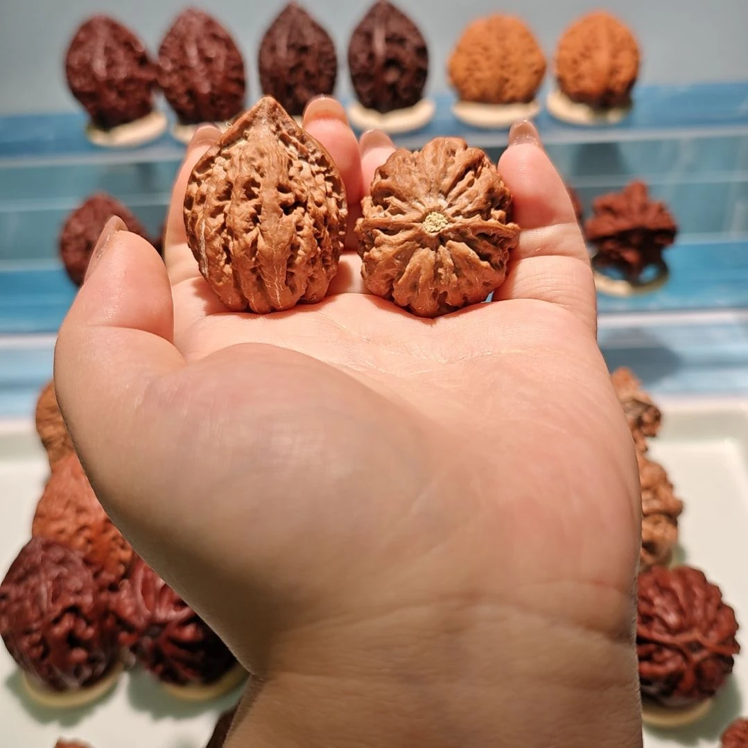 阿***慧文玩核桃吊坠老树金钱寿桃