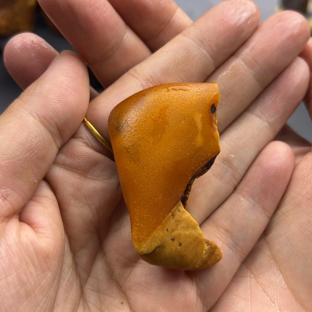 未镶嵌琥珀裸石?*宇陈