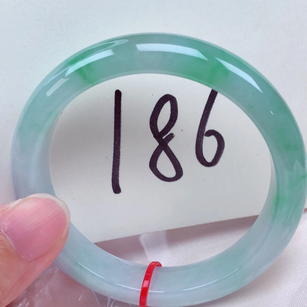 翡翠手镯未镶嵌翡翠