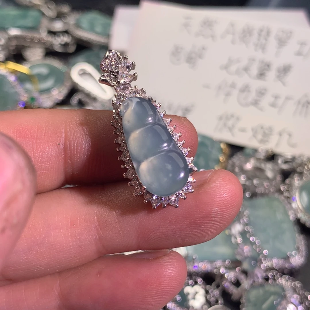 翡翠颈饰未镶嵌福豆