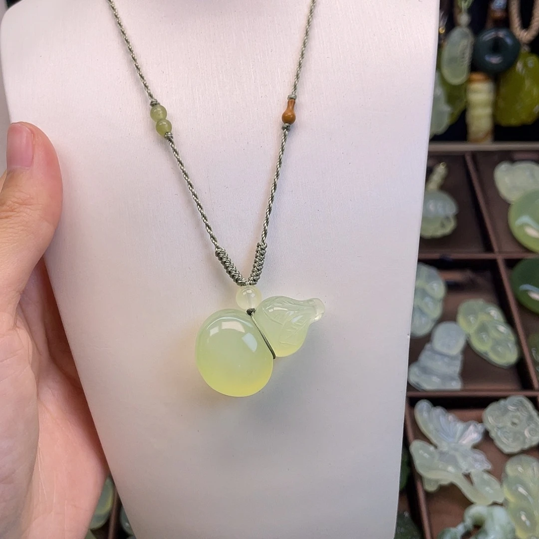 蛇纹石玉未镶嵌颈饰