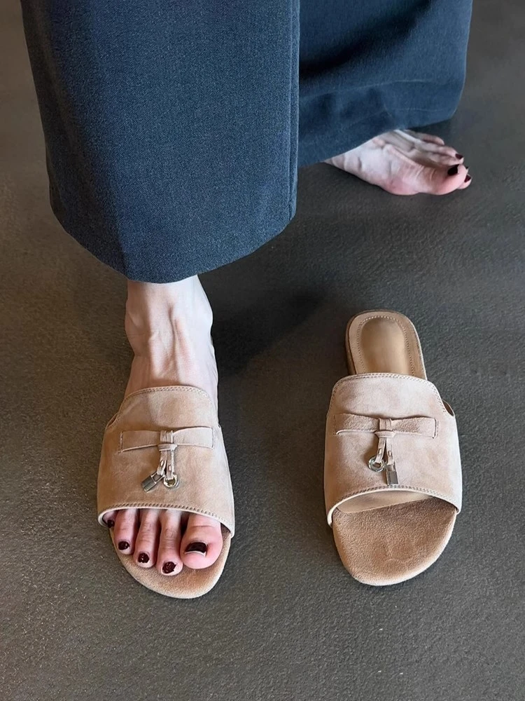 夏季新款复古磨砂皮流苏金属扣一脚蹬露趾凉拖女一字平底穆勒凉鞋