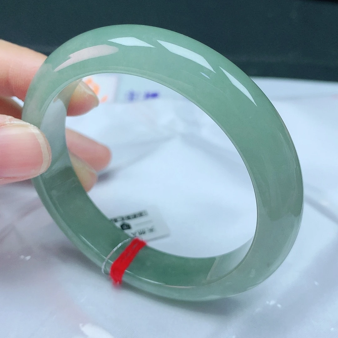 翡翠手镯未镶嵌56圈