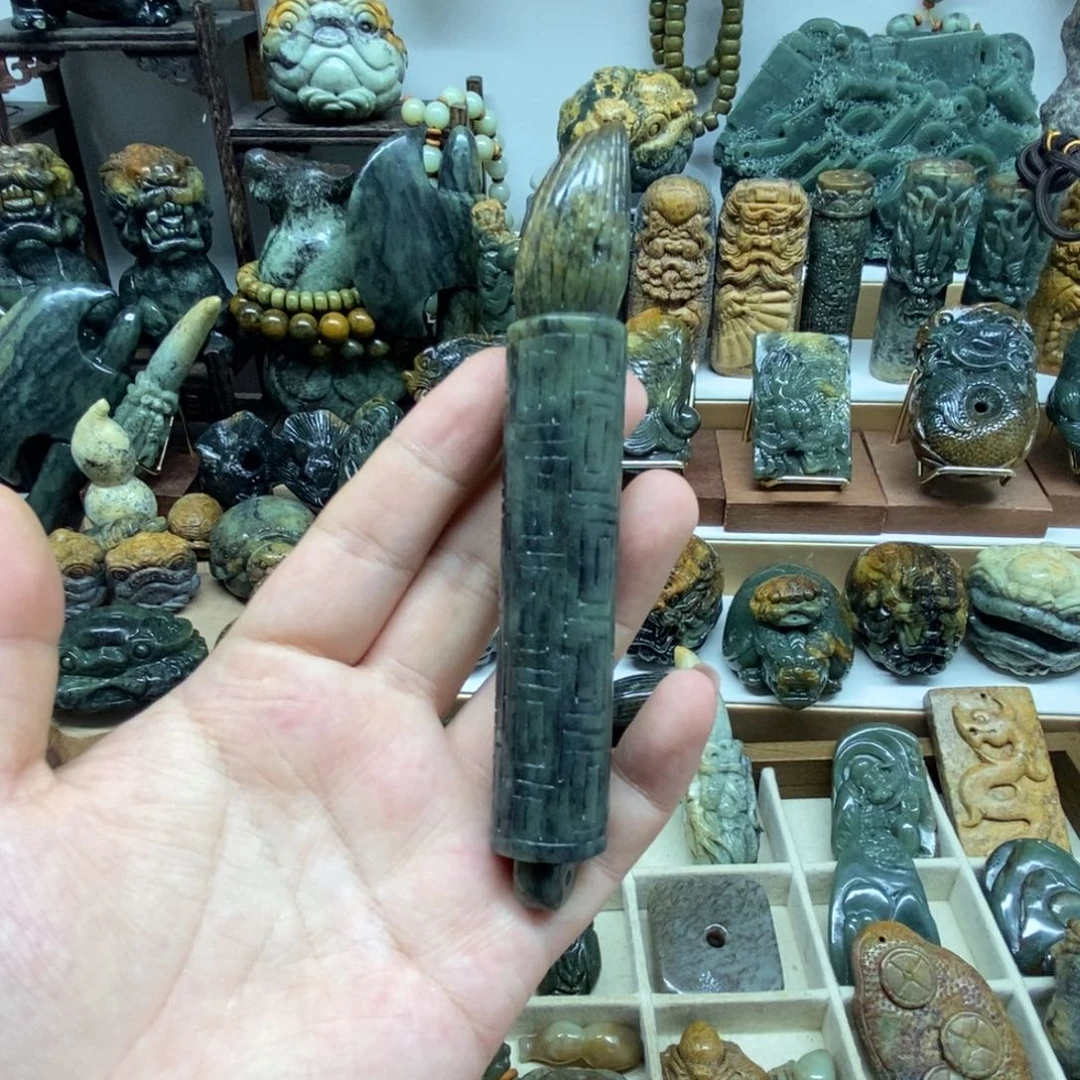 未镶嵌岫岩河磨玉（透闪石质玉）把件