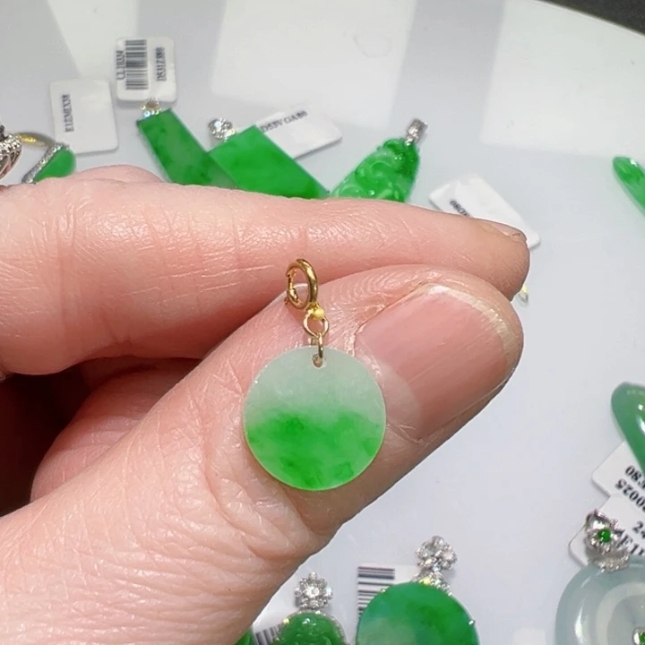 颈饰18K金镶嵌翡翠