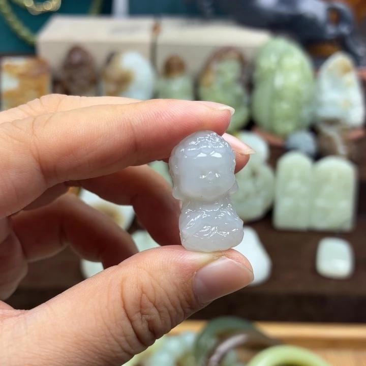 平***福和田玉未镶嵌颈饰
