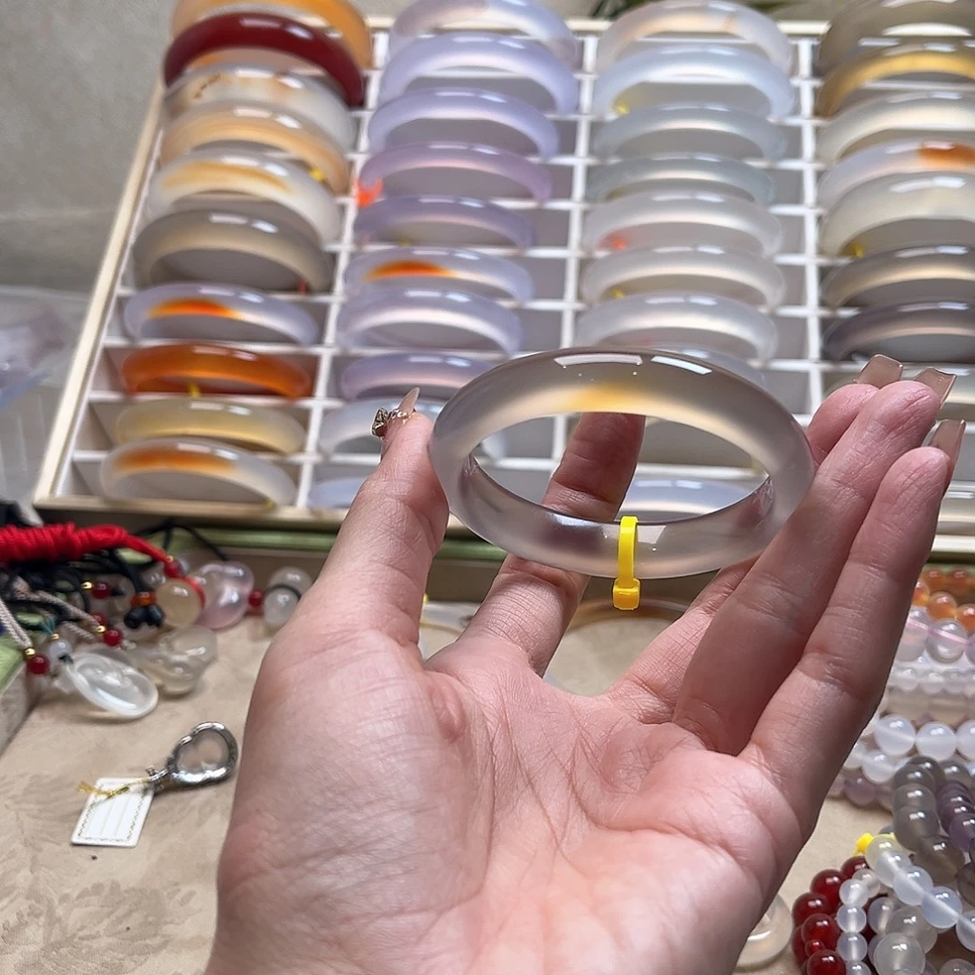 Y***.玛瑙/玉髓未镶嵌手镯