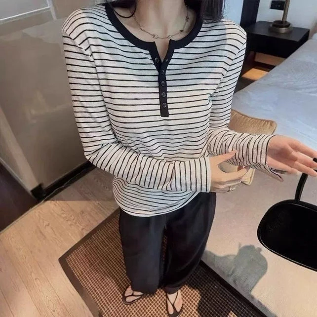 蕊蕊家常规条纹长袖V领条纹T恤