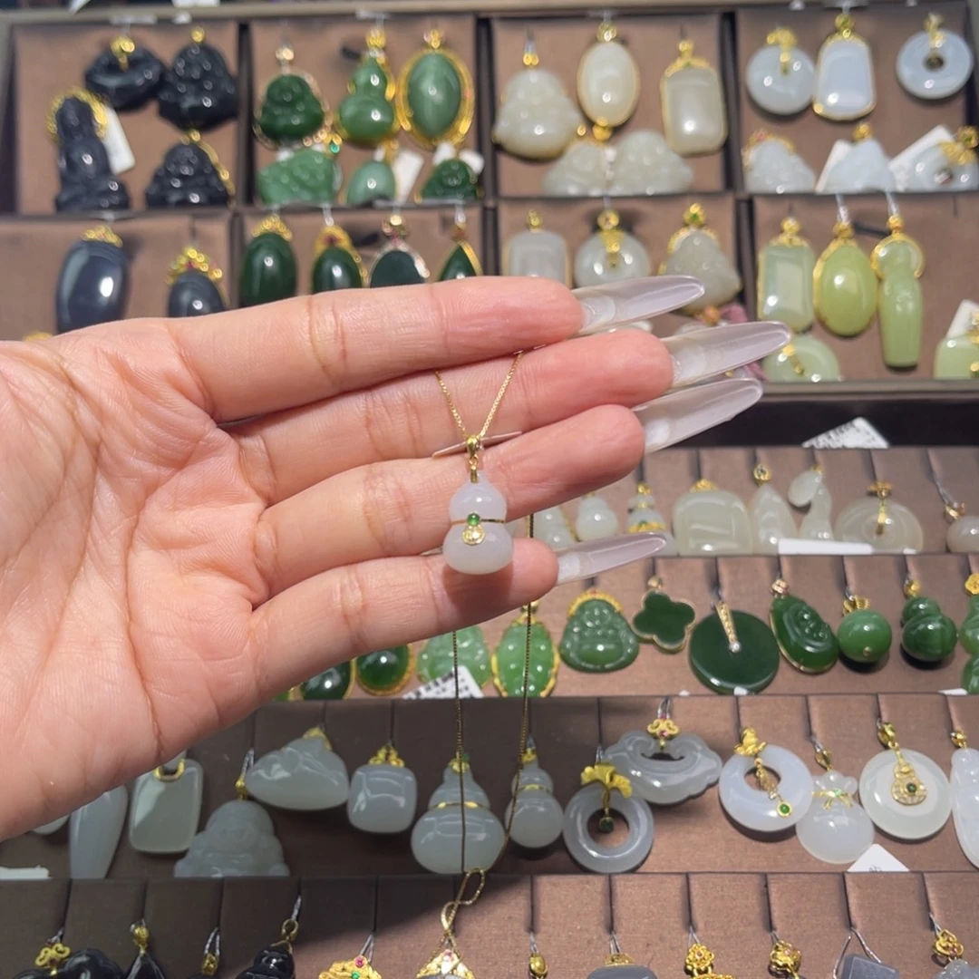 和田玉18K金镶嵌吊坠(赠链)