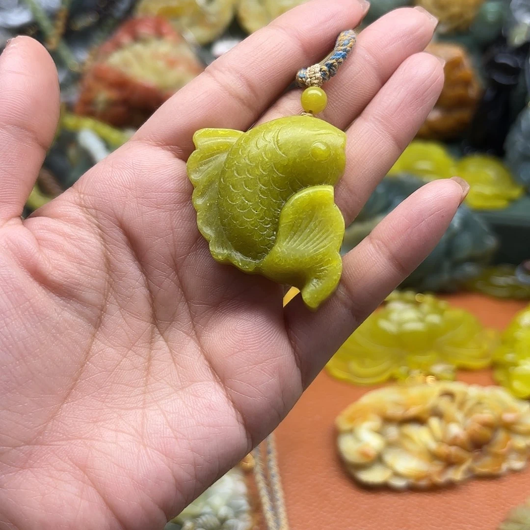 蛇纹石玉未镶嵌吊坠