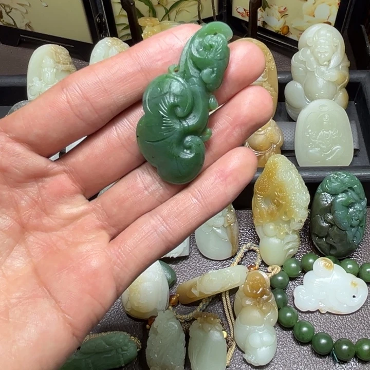 和田玉未镶嵌颈饰