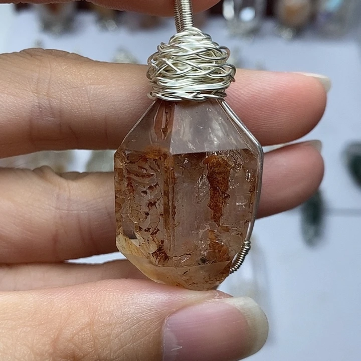 未镶嵌颈饰水晶红泥闪灵钻