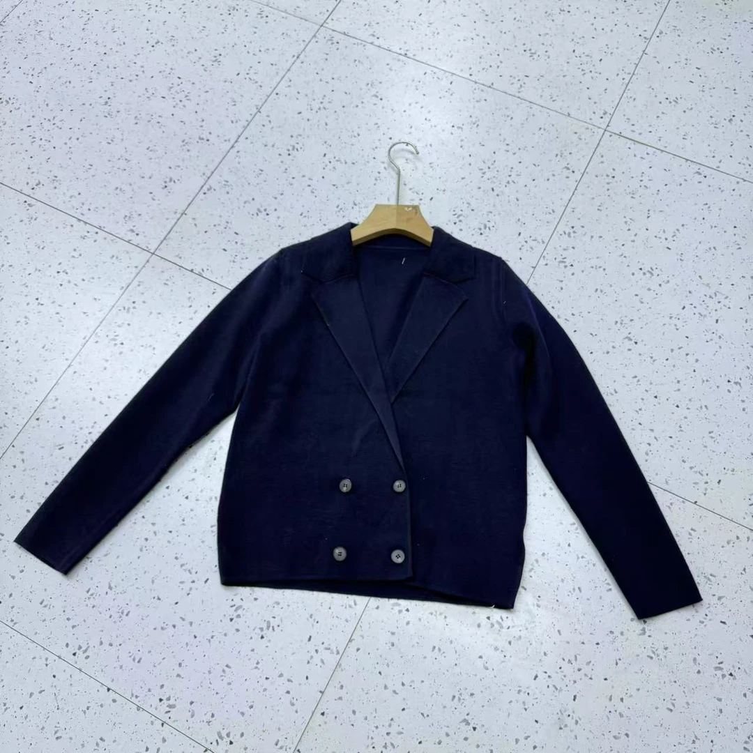 90124简约翻领针织衫
