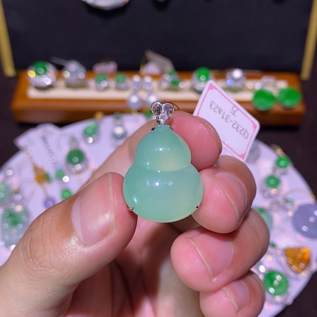 【闪购商品】吊坠(不含链)18K金镶嵌翡翠