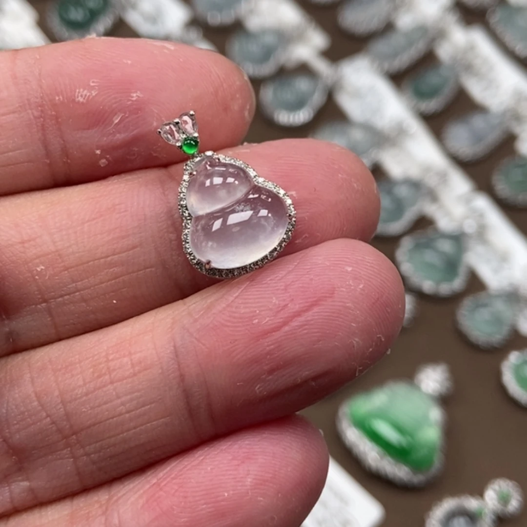 翡翠18K金镶嵌吊坠(不含链)?葫芦