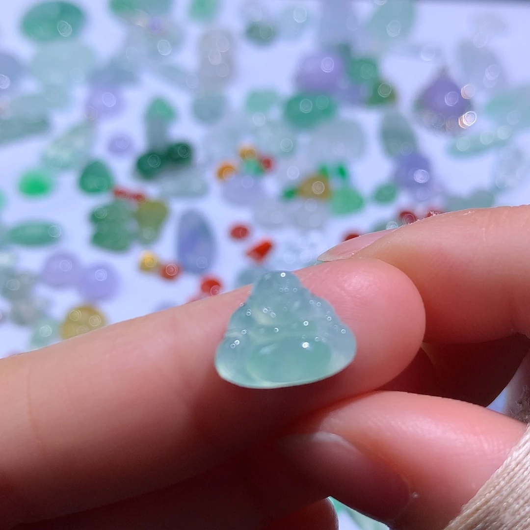 翡翠颈饰未镶嵌小咪佛