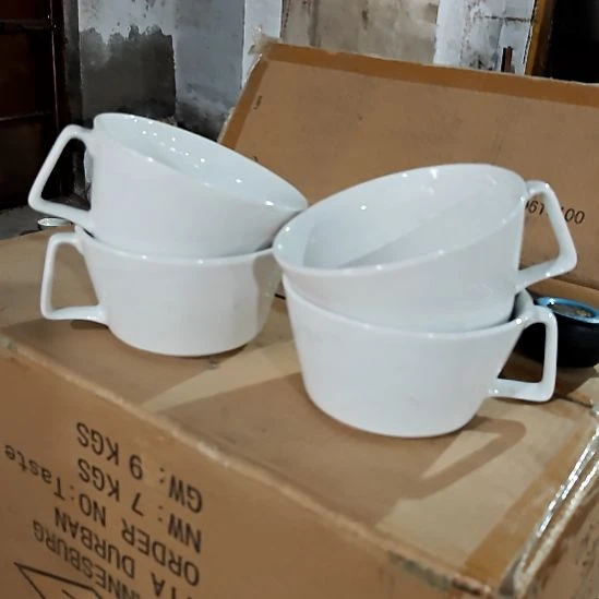 摆件盘子碗茶壶啥都有