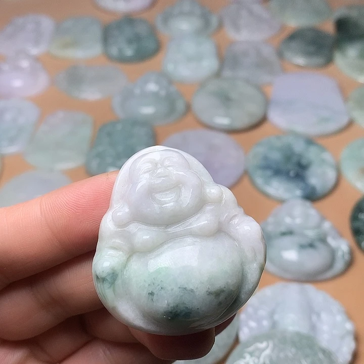 翡翠未镶嵌颈饰佛