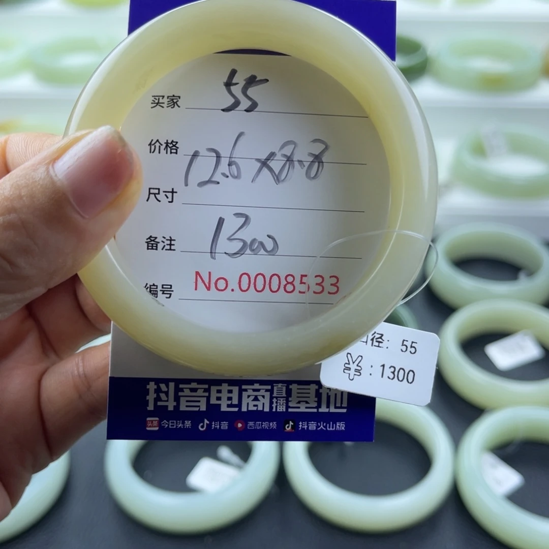 鱼***门和田玉手镯未镶嵌