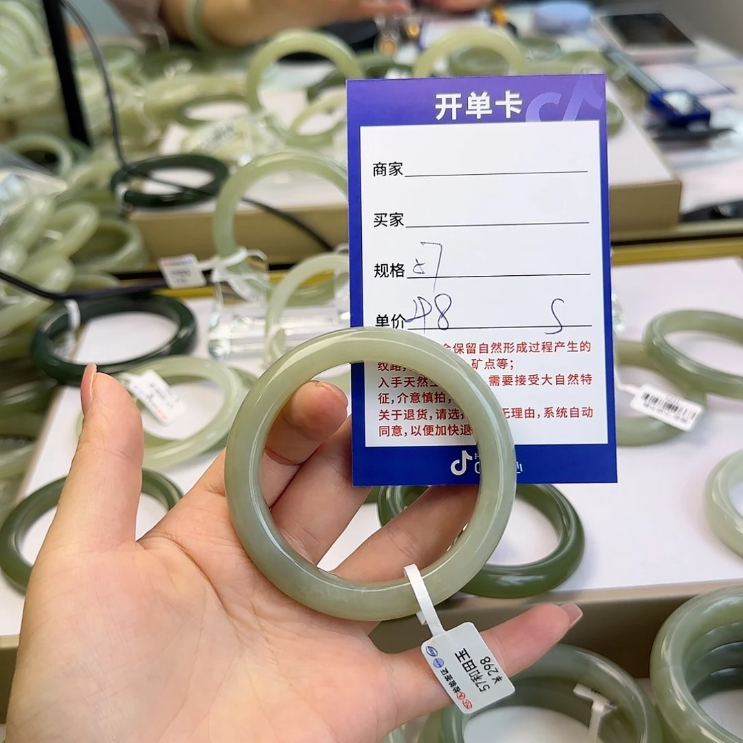 和田玉手镯未镶嵌