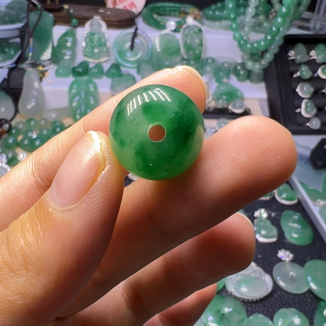 石英质玉（非洲翠）未镶嵌颈饰