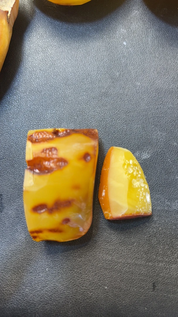 定制 一个葫芦一个吊坠蜜蜡