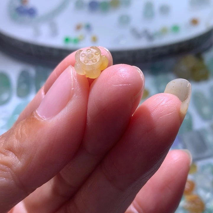 未镶嵌定制翡翠冰黄莲花珠