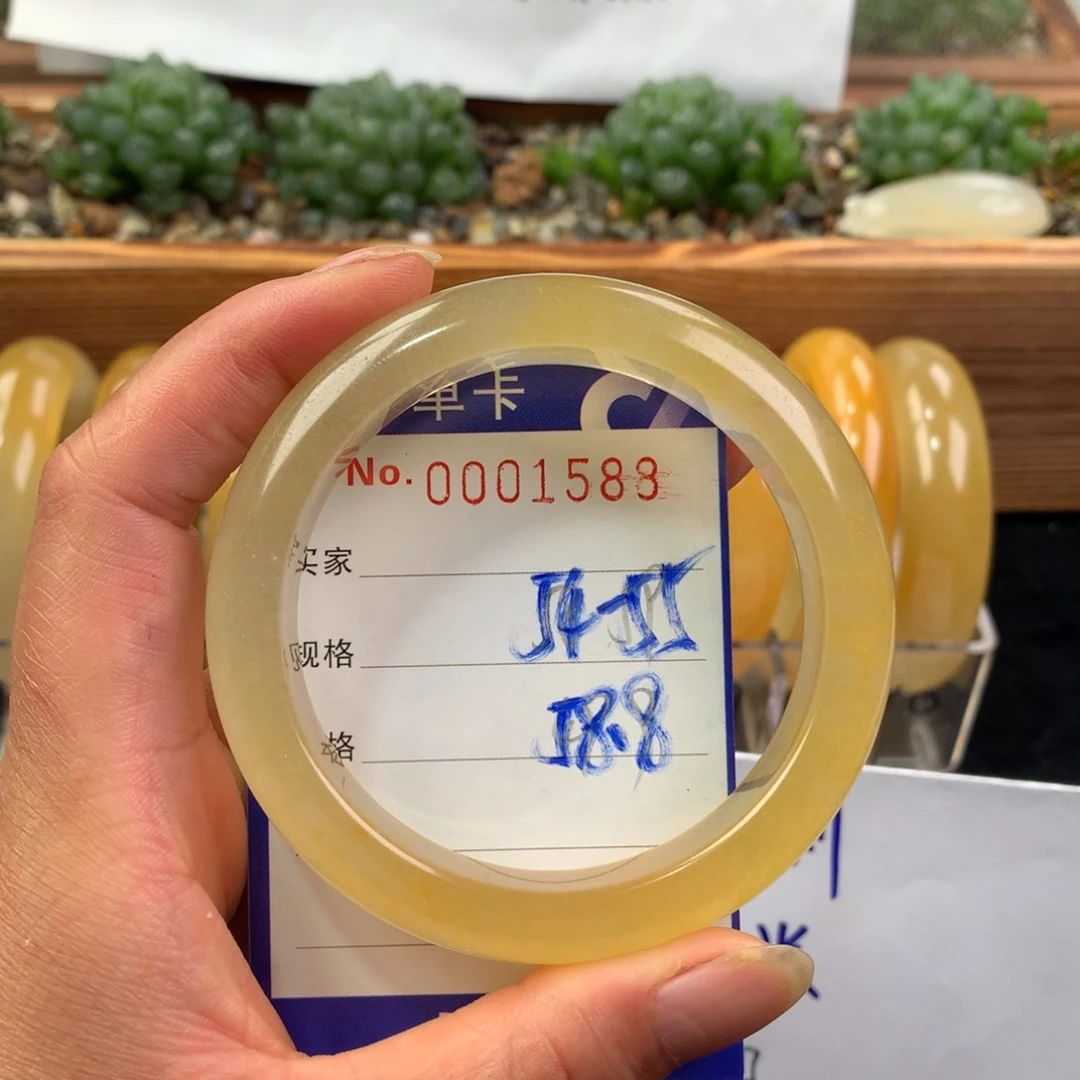 石英质玉（黄龙玉）未镶嵌手镯泡*