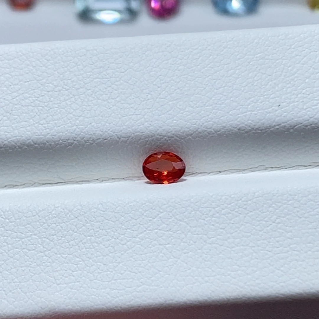 彩色蓝宝石裸石椭圆形