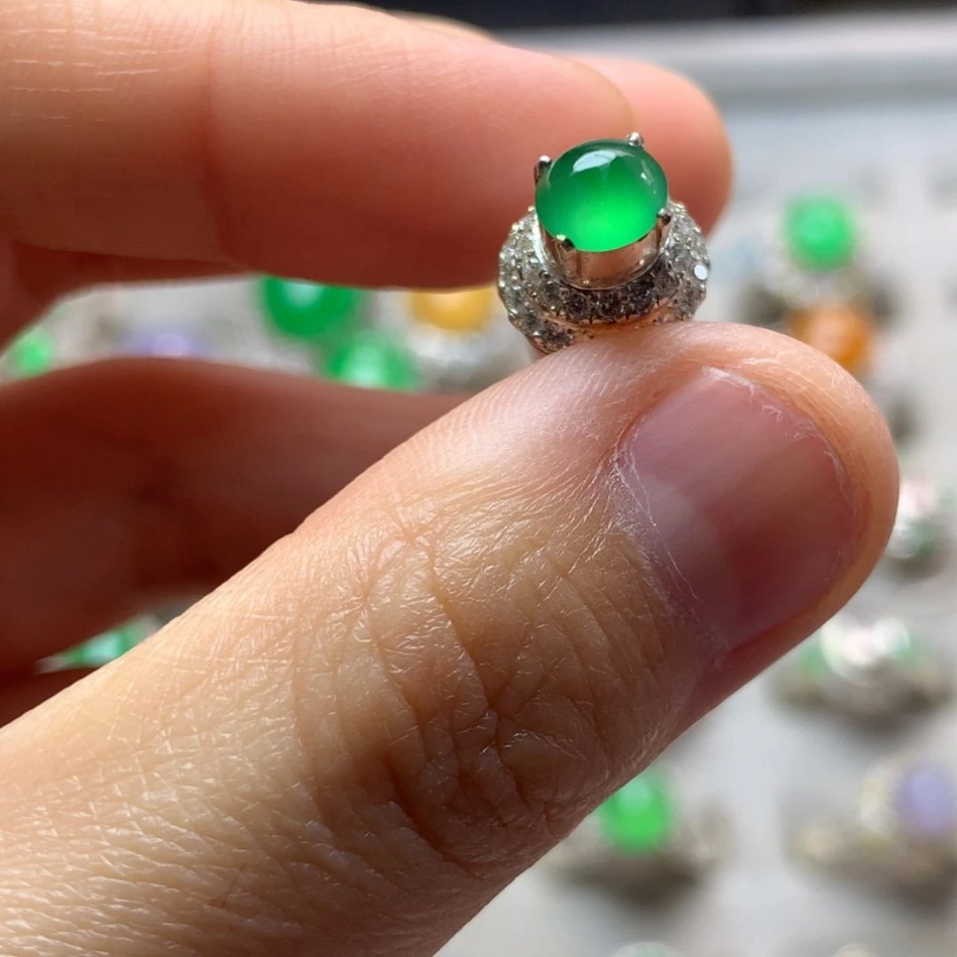 定制翡翠未镶嵌绿戒指