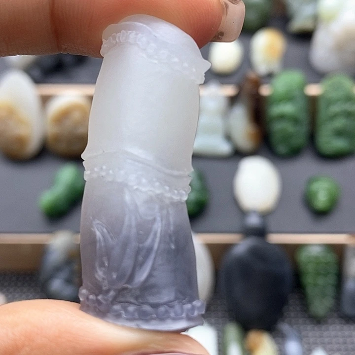 颈饰未镶嵌和田玉（糖玉）