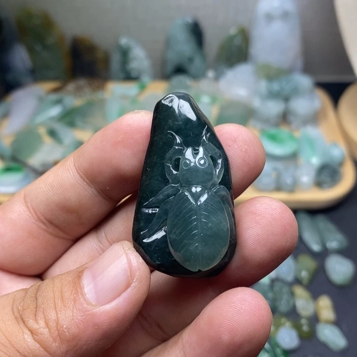 翡翠未镶嵌颈饰狼蛛