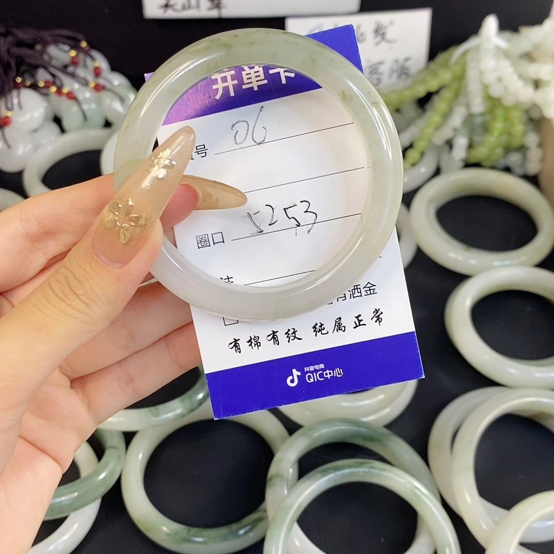 未镶嵌手镯石英质玉