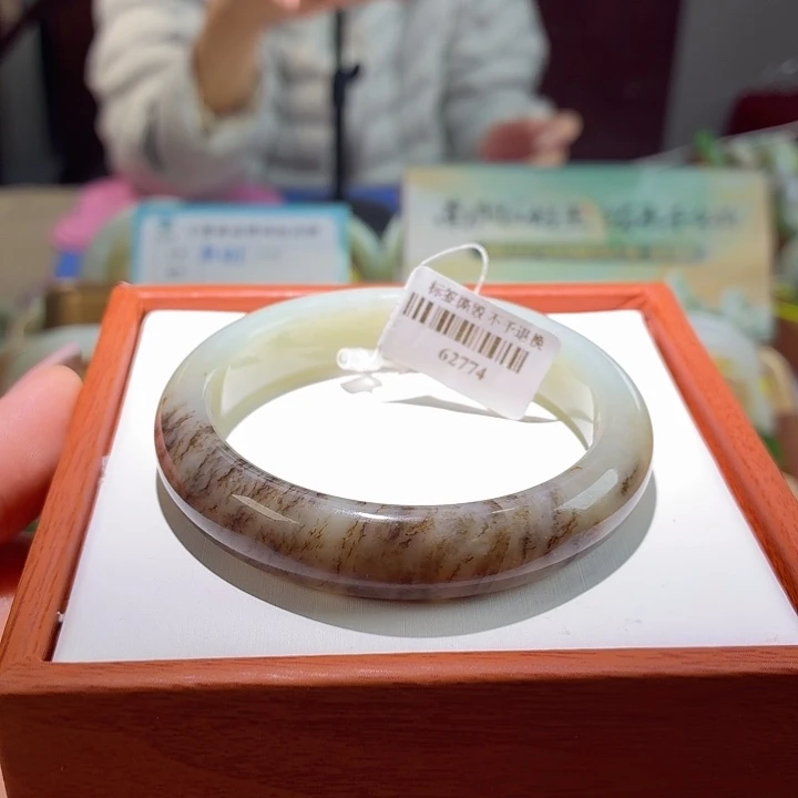 和田玉未镶嵌手镯1。 53