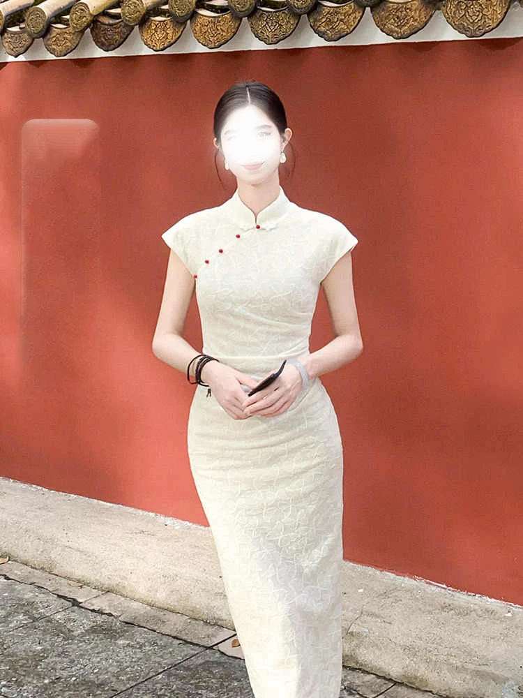 温言蝴蝶提花改良旗袍女2025年夏季新款订婚国风新中式气质连衣裙