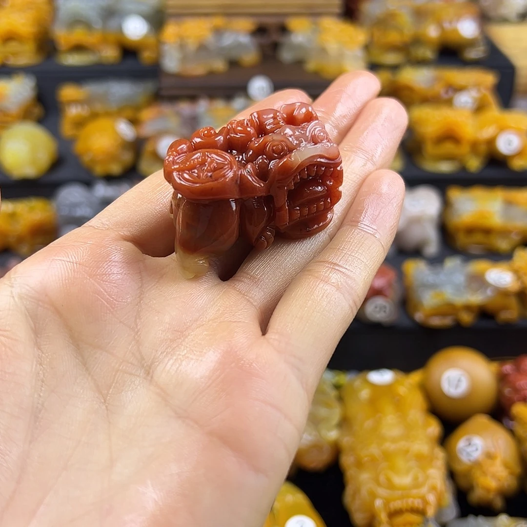石英质玉（黄龙玉）未镶嵌颈饰