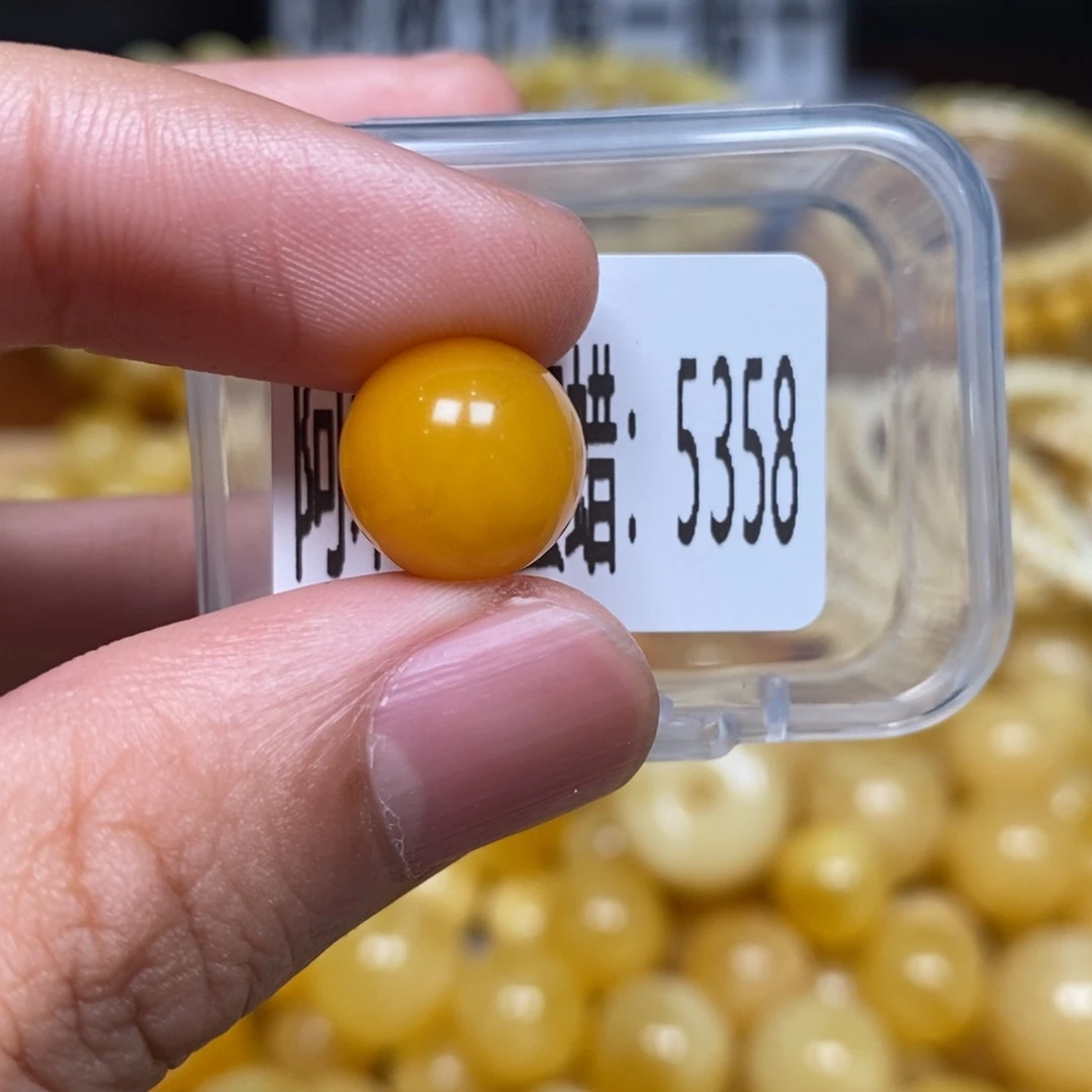 蜜蜡未镶嵌珠宝奇石5358