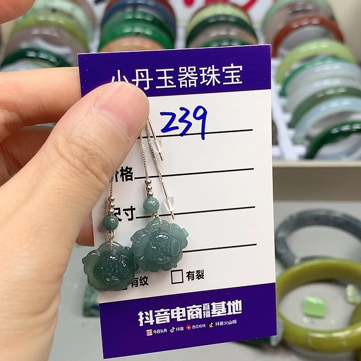 蛇纹石玉未镶嵌手镯多样性随机发其中之一